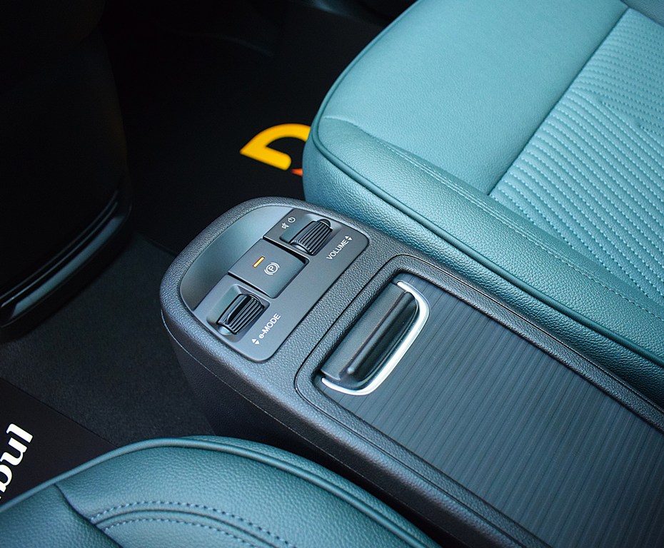 2025 FIAT 500E GIORGIO ARMANI COLLECTOR’S EDITION