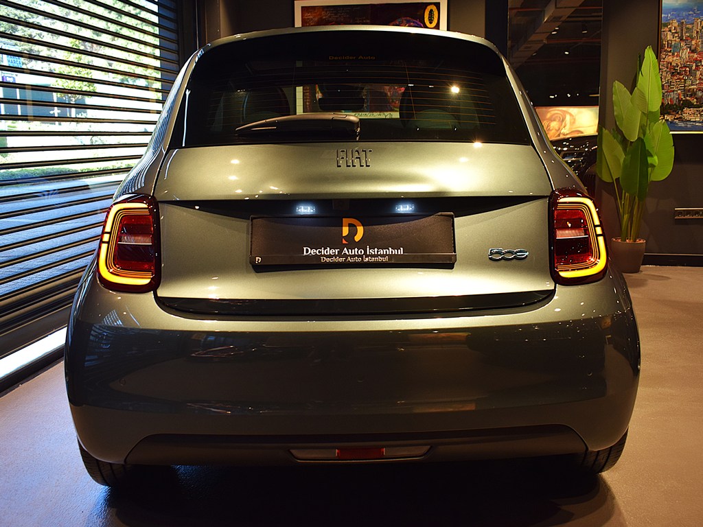 2025 FIAT 500E GIORGIO ARMANI COLLECTOR’S EDITION