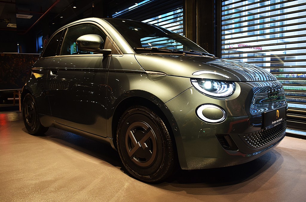 2025 FIAT 500E GIORGIO ARMANI COLLECTOR’S EDITION