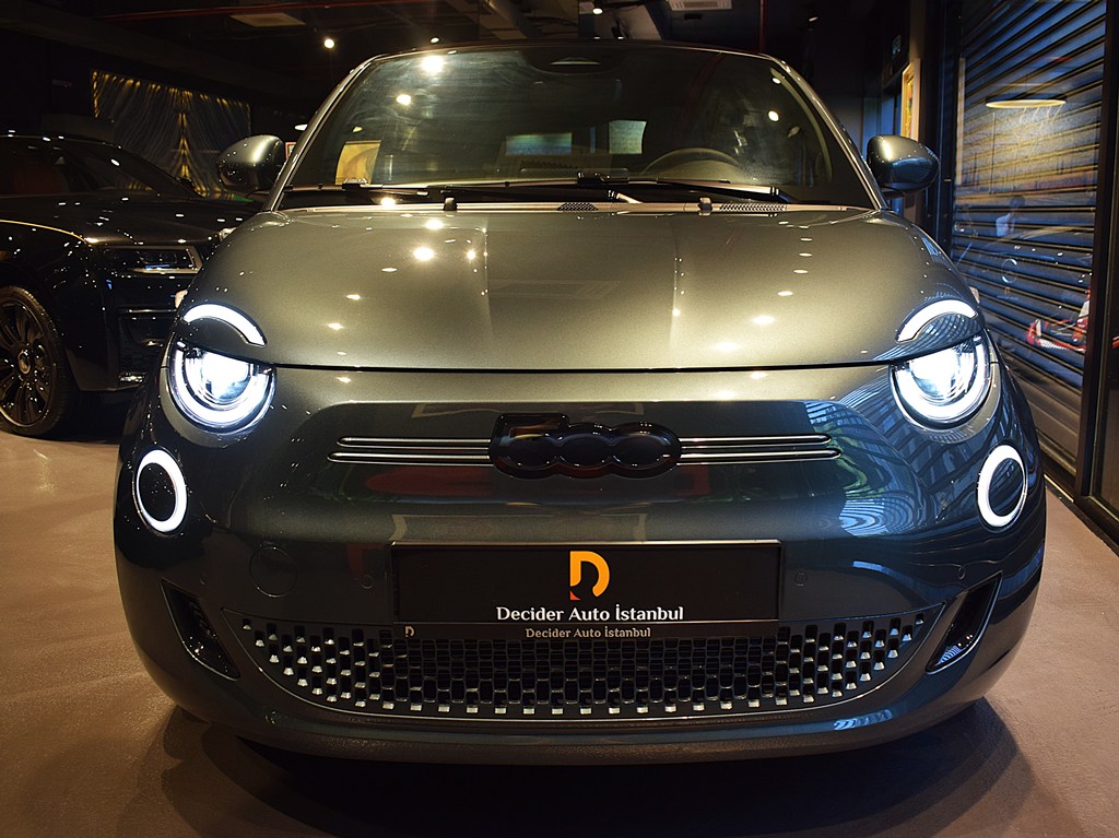 2025 FIAT 500E GIORGIO ARMANI COLLECTOR’S EDITION