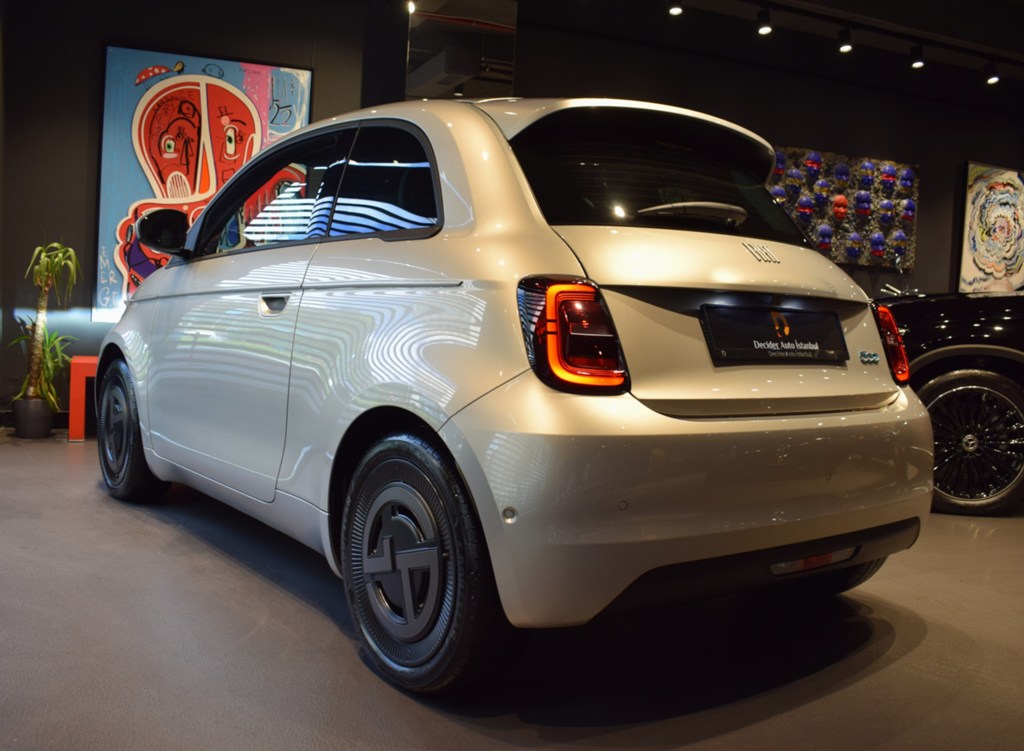 2025 FIAT 500E GIORGIO ARMANI COLLECTOR’S EDITION