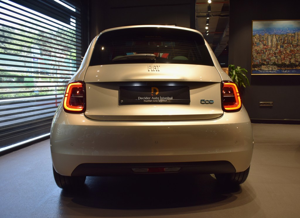 2025 FIAT 500E GIORGIO ARMANI COLLECTOR’S EDITION