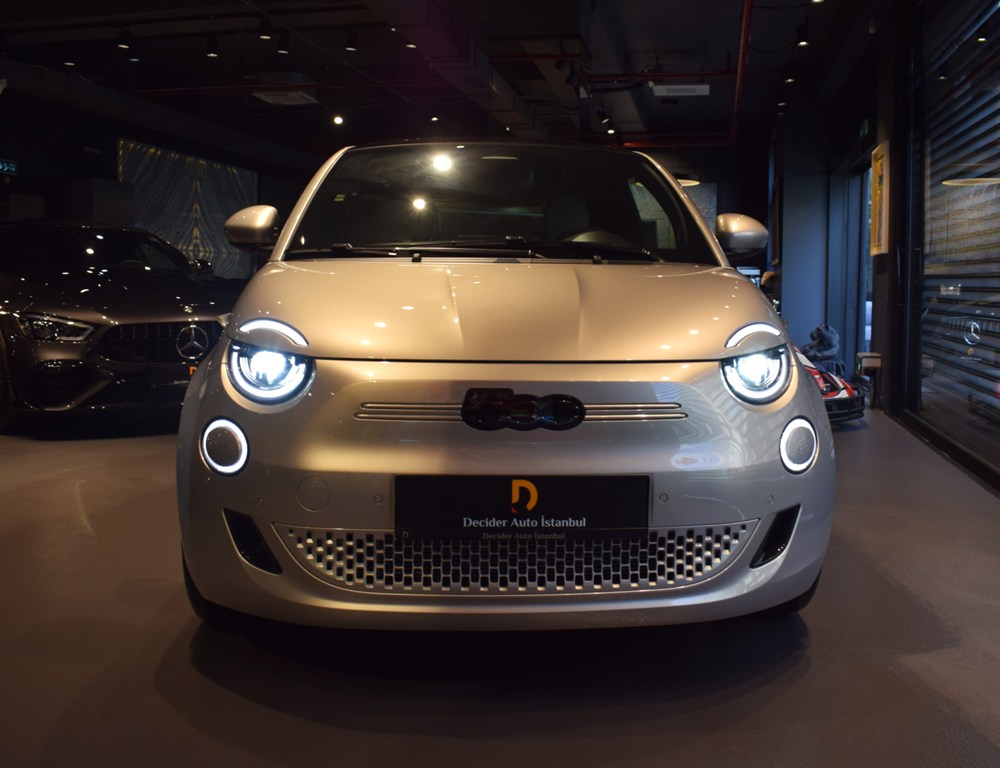 2025 FIAT 500E GIORGIO ARMANI COLLECTOR’S EDITION