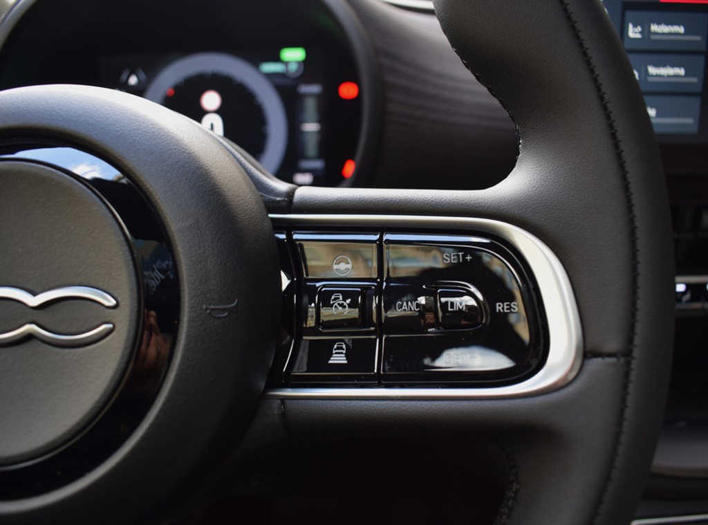 2025 FIAT 500E GIORGIO ARMANI COLLECTOR’S EDITION