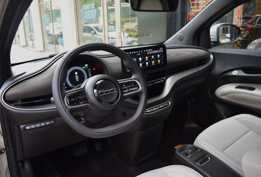 2025 FIAT 500E GIORGIO ARMANI COLLECTOR’S EDITION