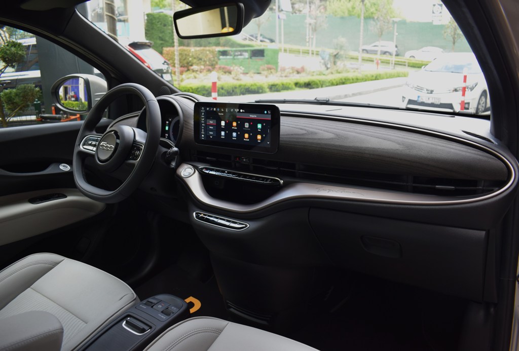 2025 FIAT 500E GIORGIO ARMANI COLLECTOR’S EDITION