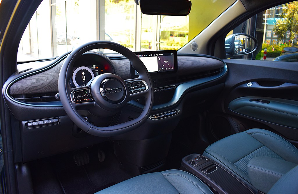 2025 FIAT 500E GIORGIO ARMANI COLLECTOR’S EDITION