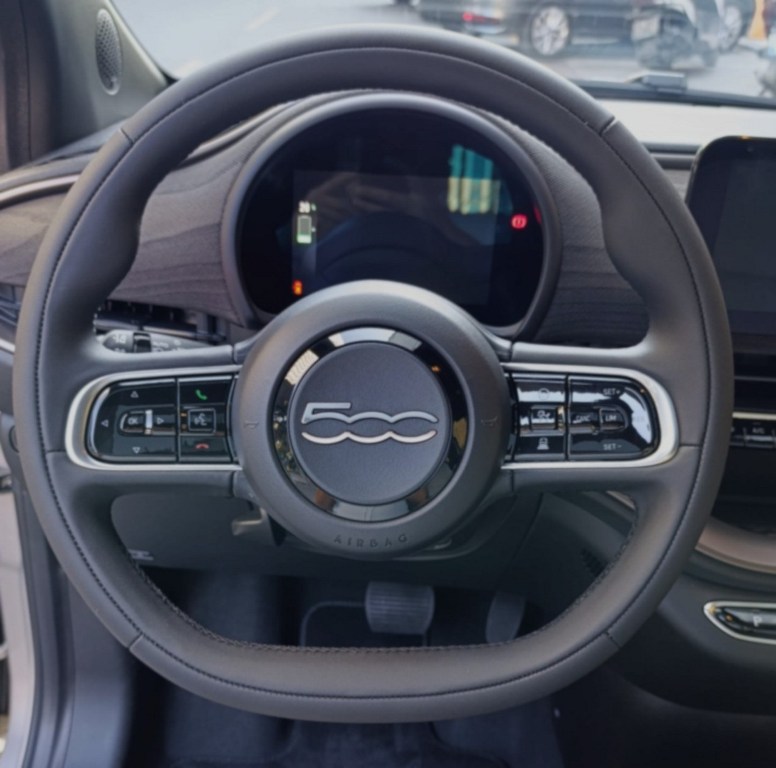 2025 FIAT 500E GIORGIO ARMANI COLLECTOR’S EDITION