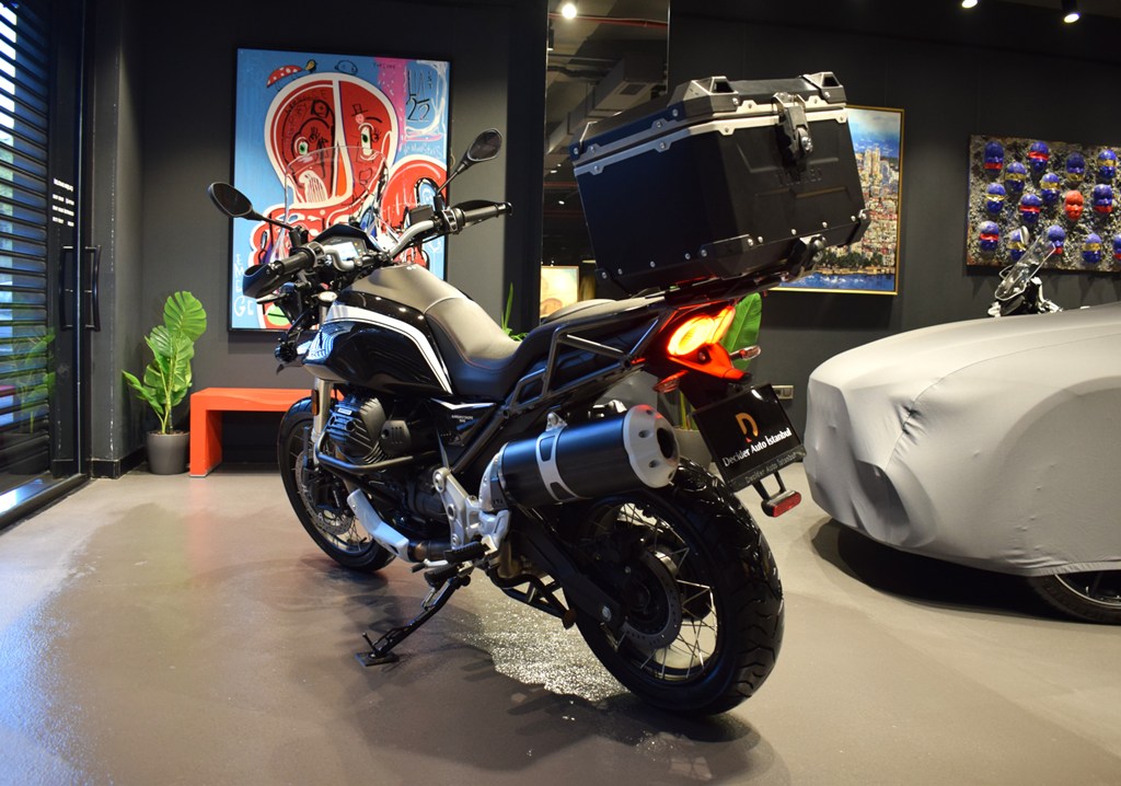 2023 MOTOGUZZI V85 TT GUARDIA D ONORE