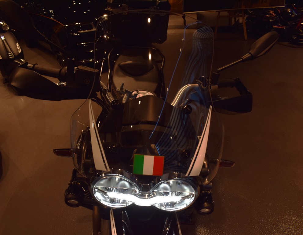 2023 MOTOGUZZI V85 TT GUARDIA D ONORE