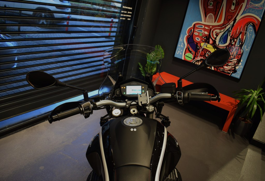2023 MOTOGUZZI V85 TT GUARDIA D ONORE