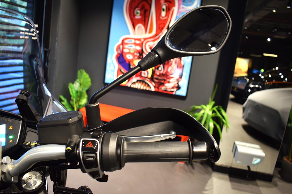 2023 MOTOGUZZI V85 TT GUARDIA D ONORE