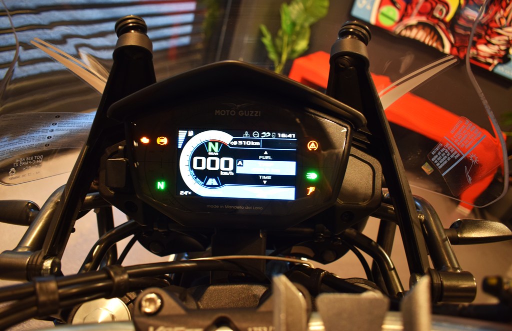 2023 MOTOGUZZI V85 TT GUARDIA D ONORE